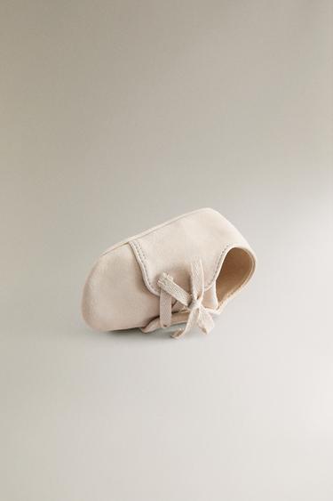 CHAUSSONS BLUCHER CUIR - Blanc écru de Zara - Image 2