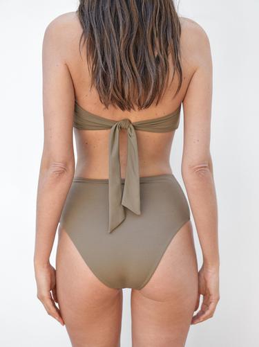 Braguita bikini alta lisa - Khaki claro de Zara