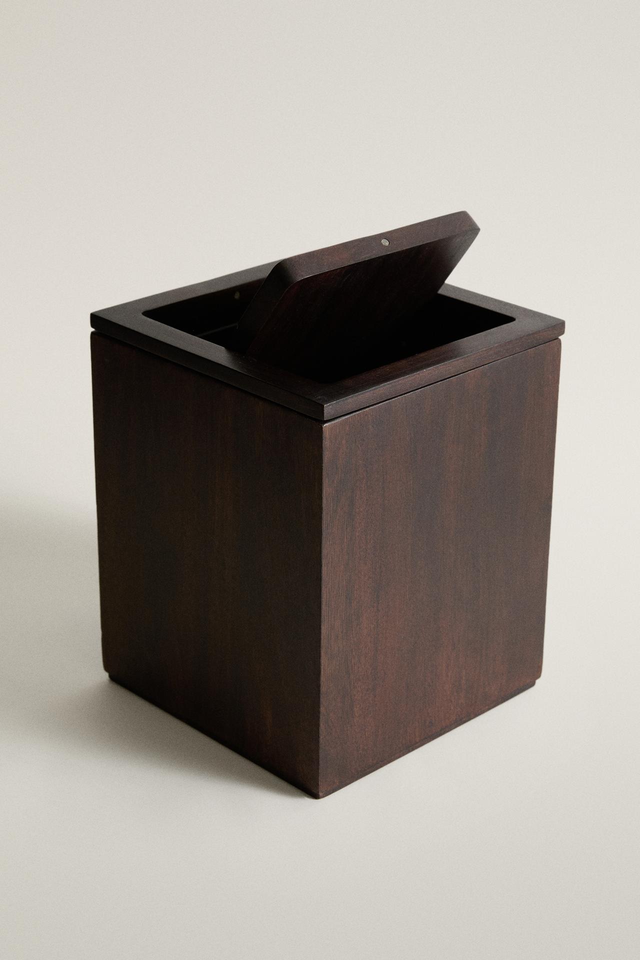 SQUARE DARK WOODEN BATHROOM BIN — Light beige