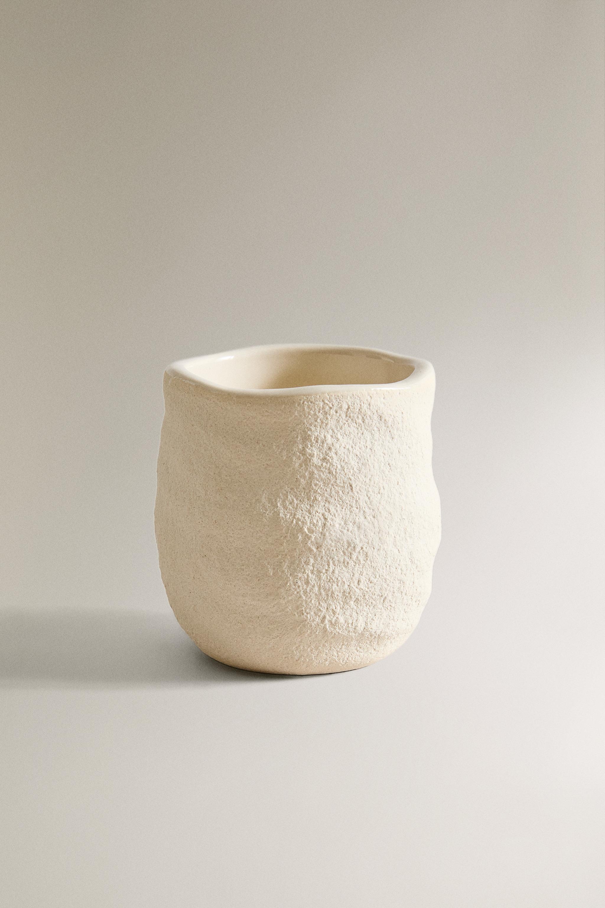TEXTURED CERAMIC TOOTHBRUSH TUMBLER — Ecru