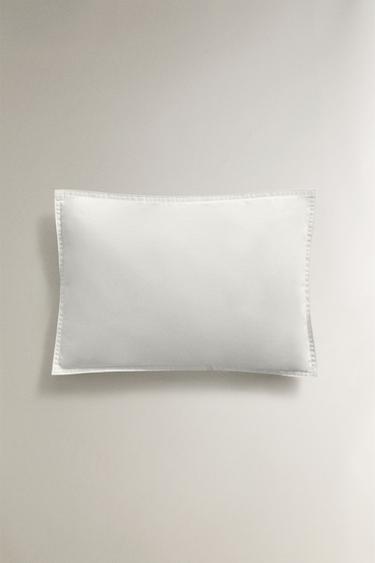 KIDS’ MICROFIBRE CUSHION INSERT - Oyster-white by Zara