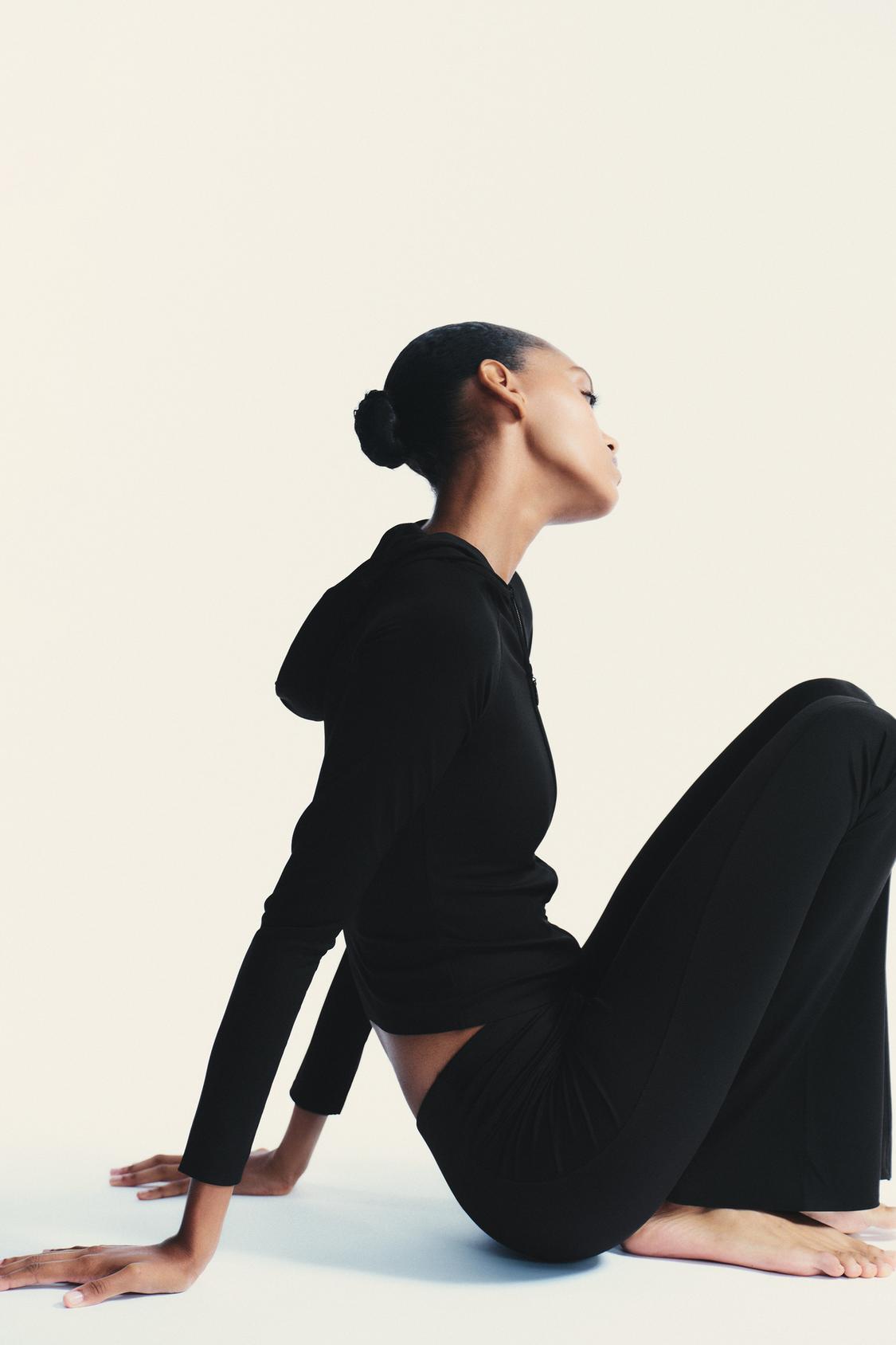 SEAMLESS POLYAMIDE HOODIE
