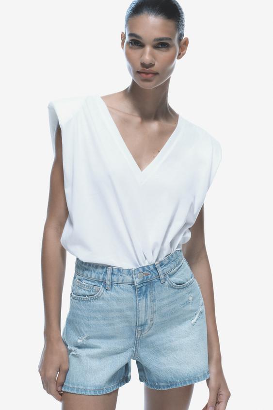ФУТБОЛКА С V-ОБРАЗНЫМ ВЫРЕЗОМ И ПОДПЛЕЧНИКАМИ — БЕЛЫЙ от Zara — изображение 0