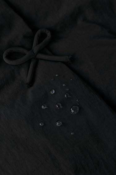 MANTEAU À BOUTONNAGE CROISÉ AVEC CAPUCHE ET LACETS - Noir de Zara - Image 9