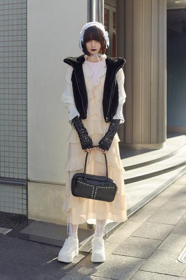 フリルミディワンピースクリームZaraのフリルミディワンピース - クリーム 