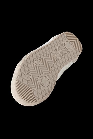 ZAPATILLA DEPORTIVA DETALLE - Blanco de Zara
