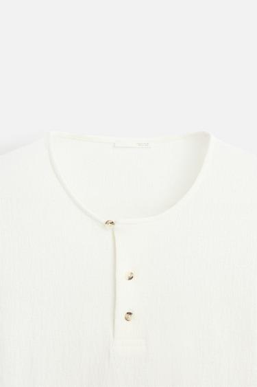 T-SHIRT À COL BOUTONNÉ - Écru de Zara - Image 9