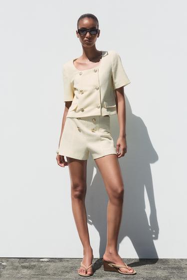 STRUKTURVÆVEDE SHORTS MED GULDFARVEDE KNAPPER - Mønstret fra Zara - Billede 0