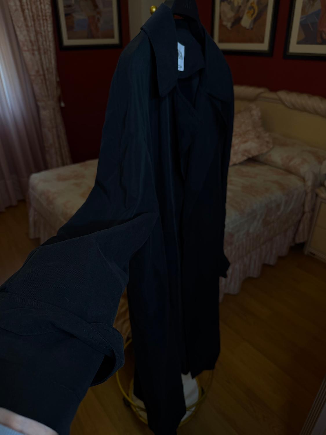 LOOSE-FITTING TRENCH COAT WITH POCKETS - Image 3