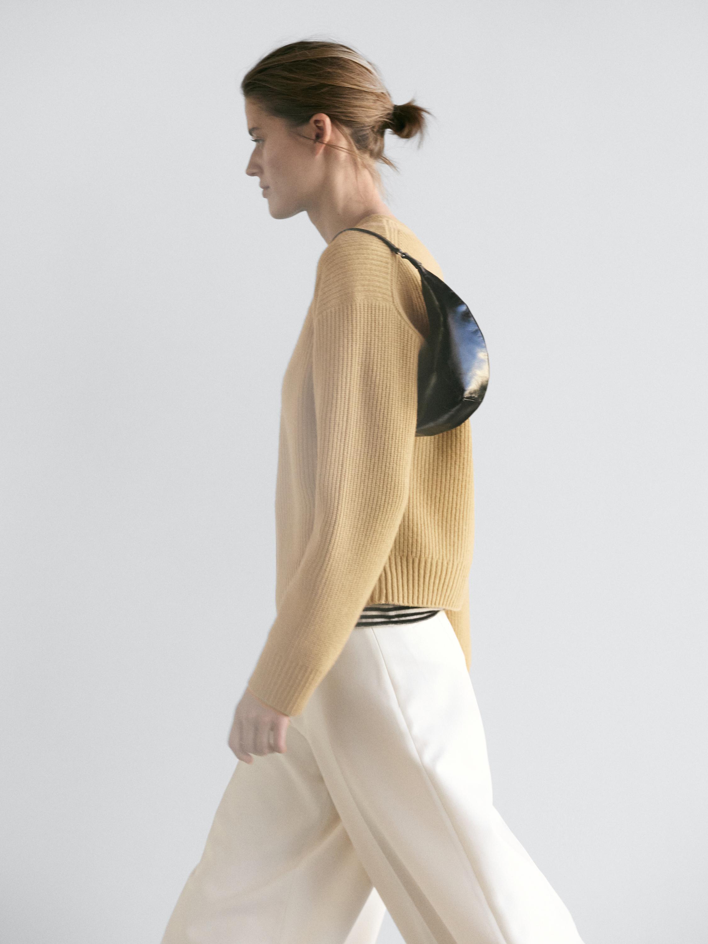 Wide-leg voluminous trousers