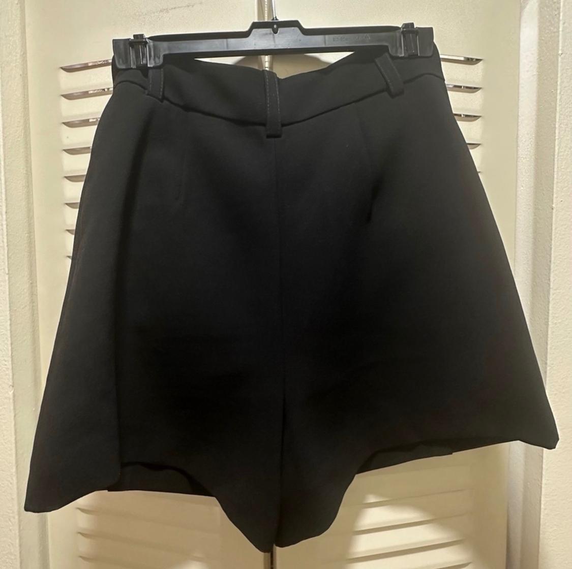 VERY CHICK VIBRANT BLACK MINI SHORTS. - Image 3