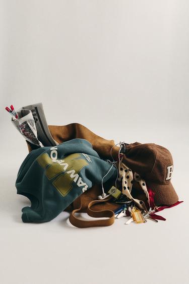 SUDADERA ESTAMPADO TEXTO - Khaki de Zara