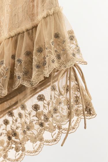 SHORT À VOLANTS BRODÉS - Beige rosé de Zara - Image 6