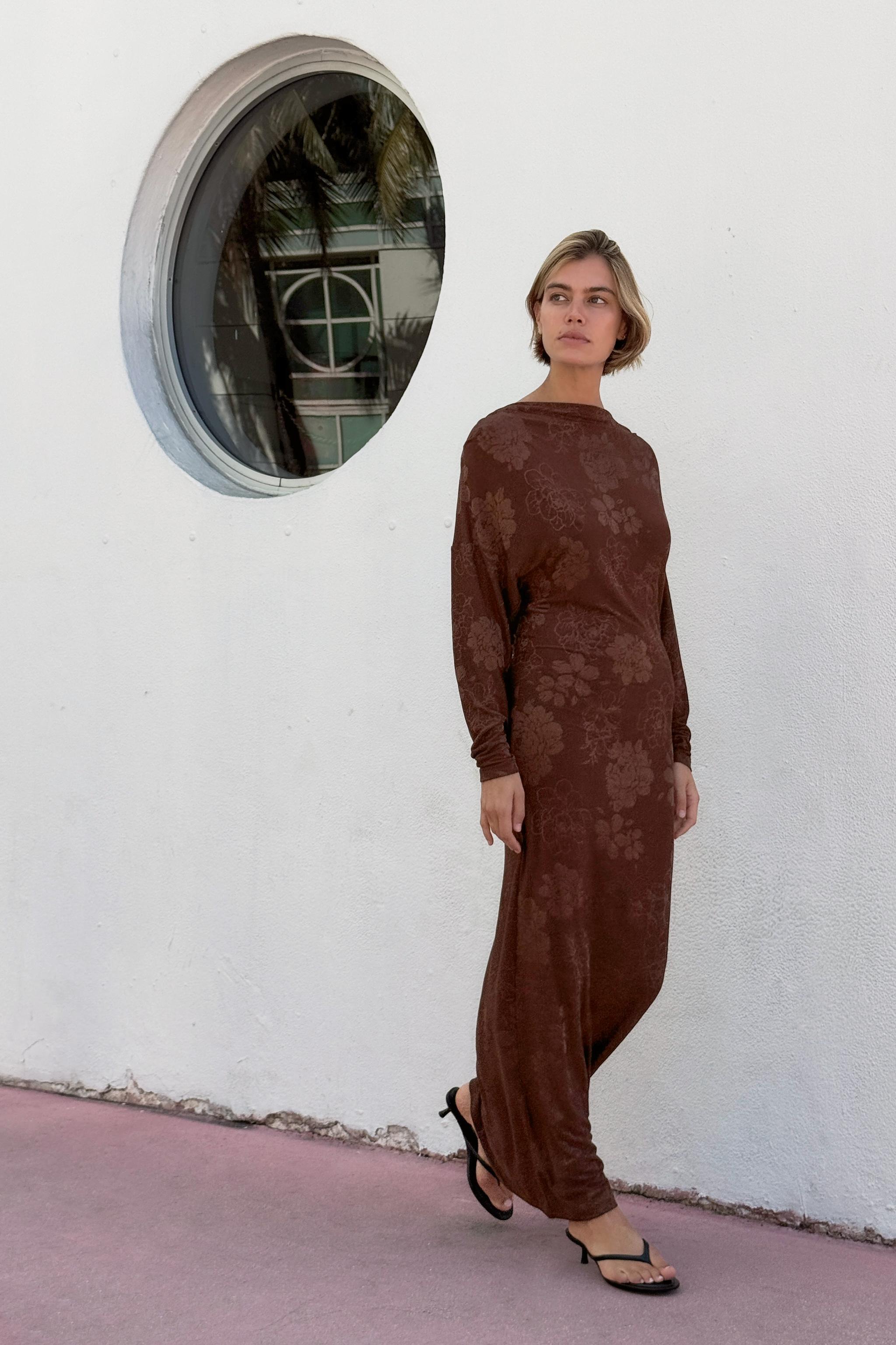 【ZARA】バックオープン ジャカードワンピース | 5039/198/700 OPEN BACK JACQUARD DRESS - Brown | ZARA United States