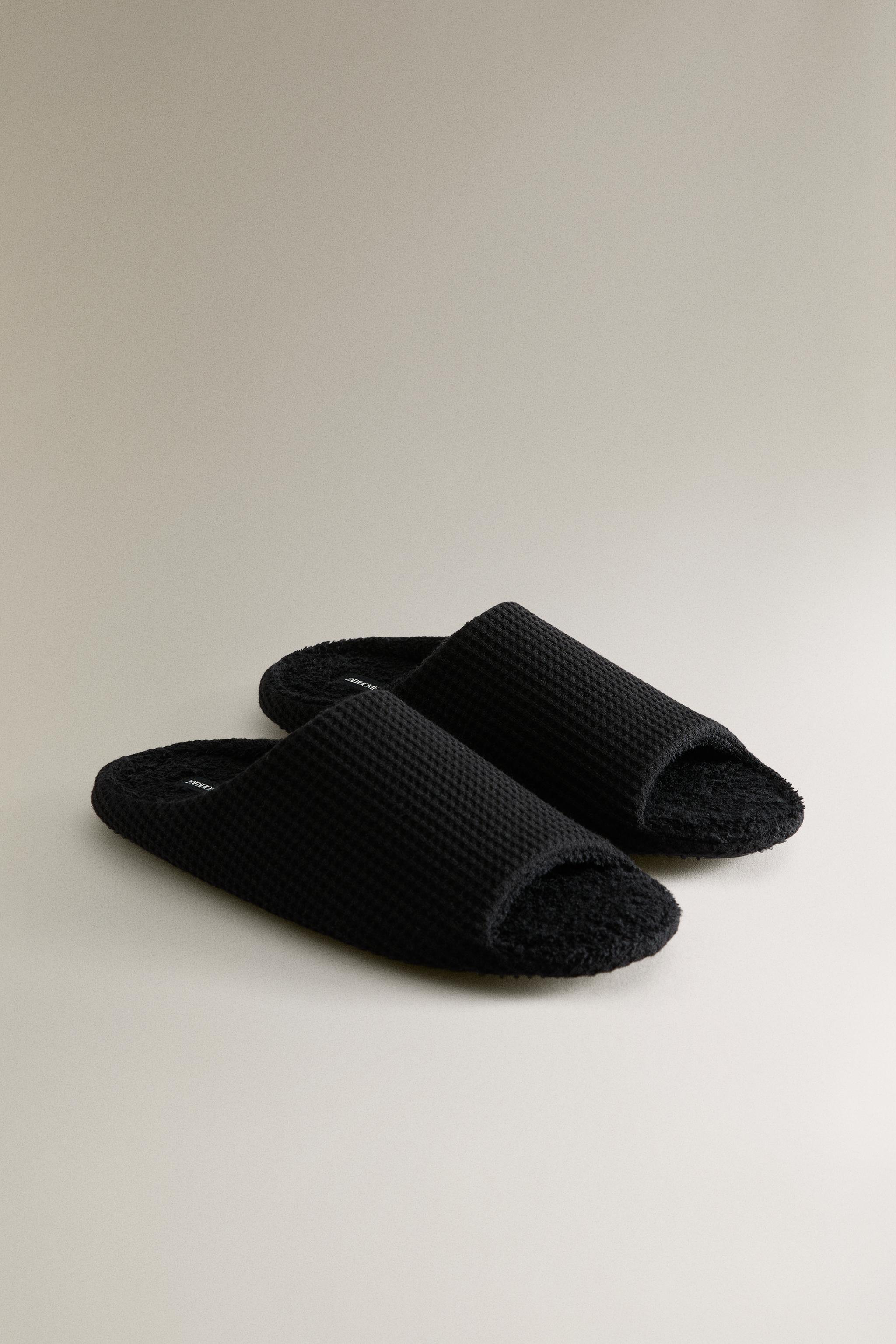 OPEN TERRY BATHROOM SLIPPERS — Black