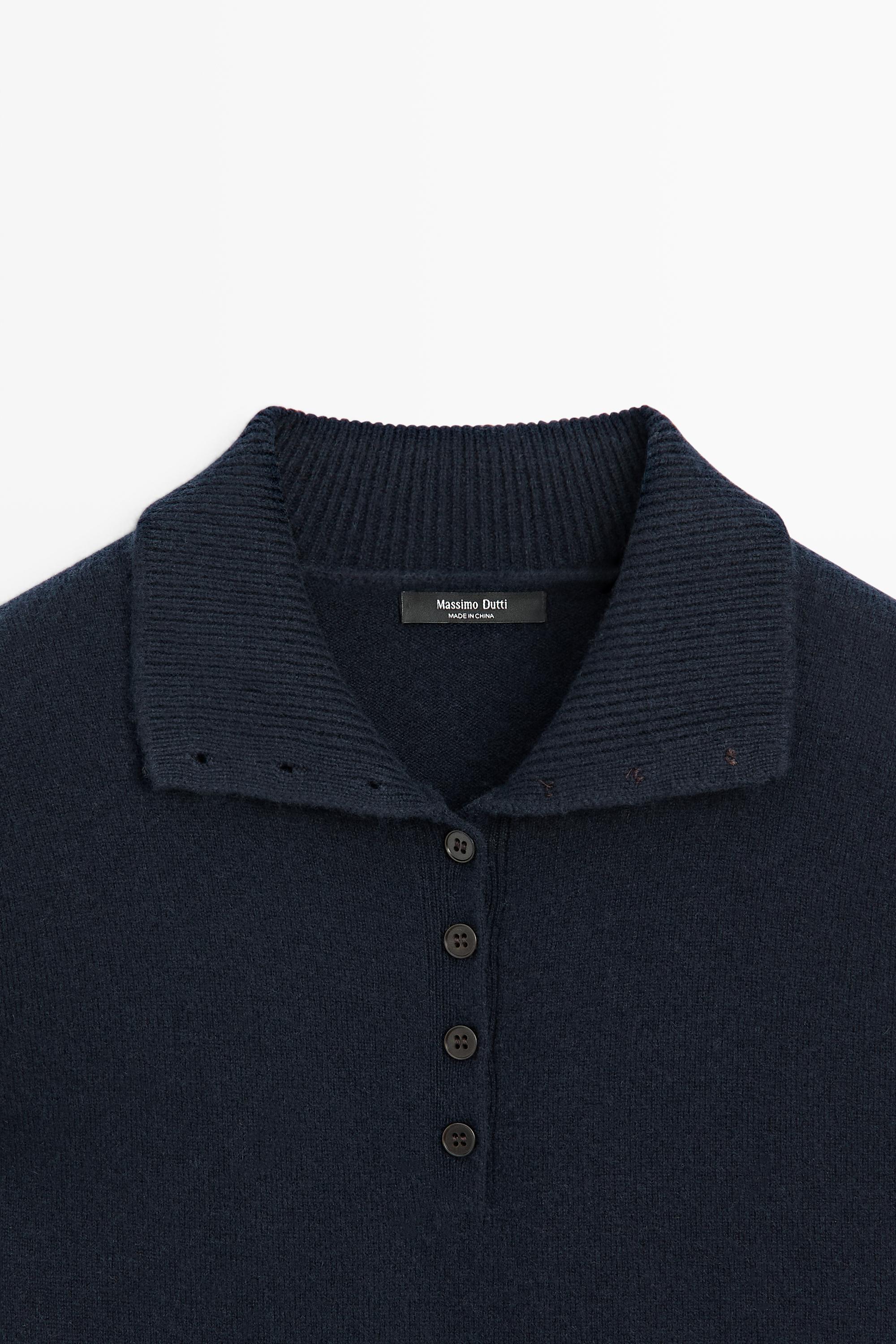 Pull en maille à col montant et boutons