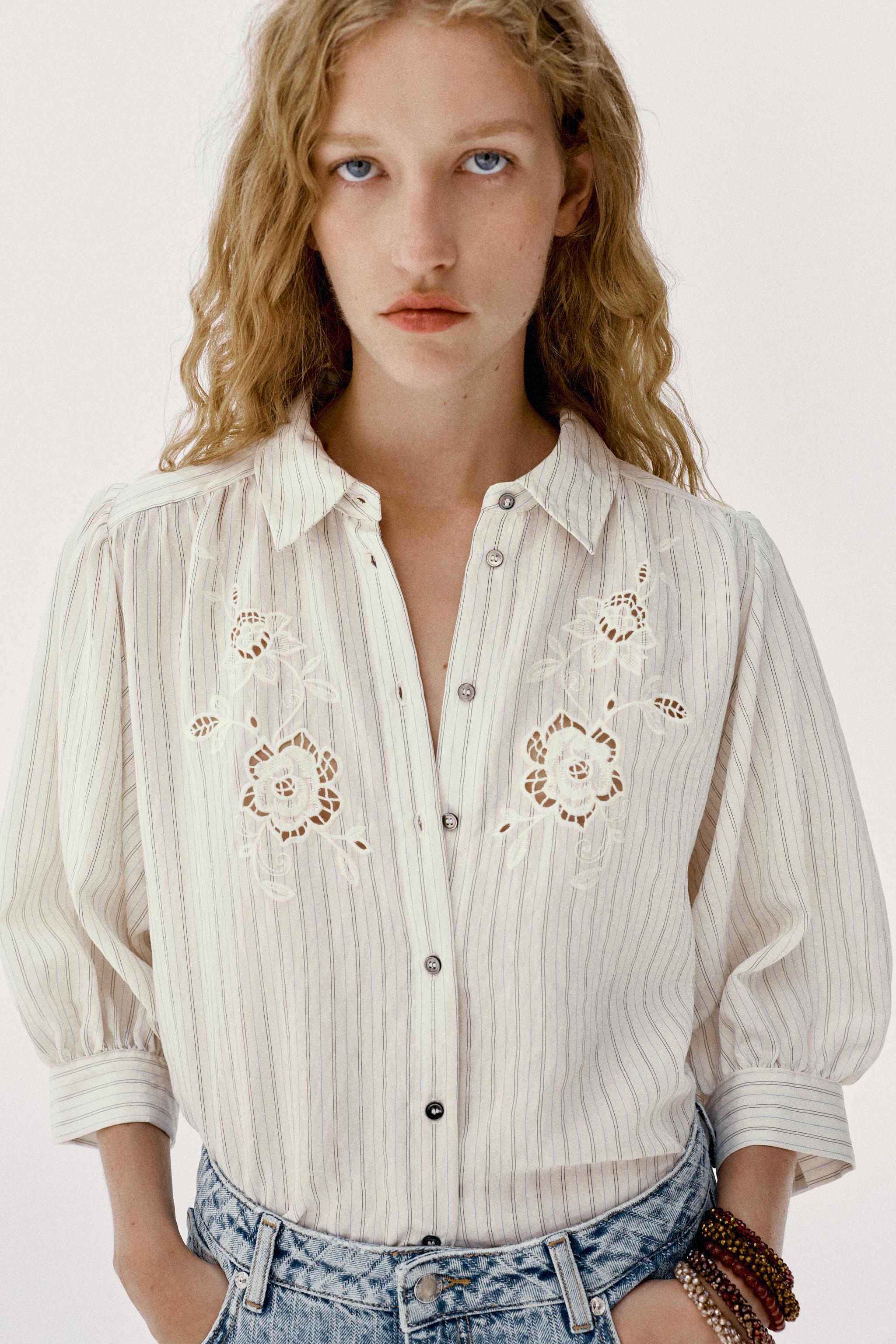 CHEMISE À RAYURES ET BRODERIES AJOURÉES