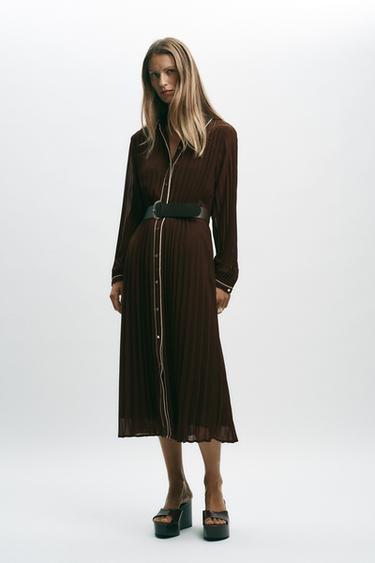 VESTIDO MIDI PLISADO CINTURÓN - Marrón de Zara