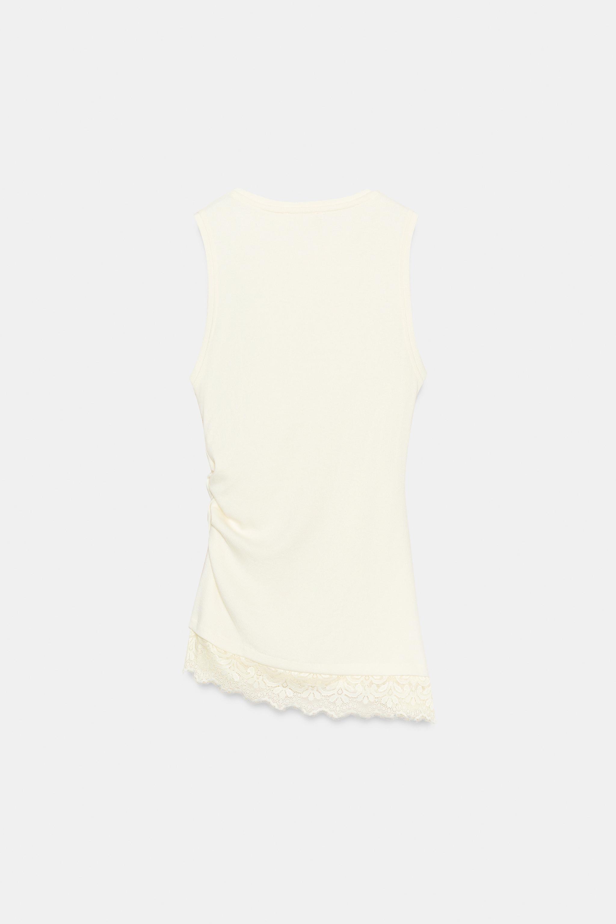 TOP DRAPÉ EN DENTELLE