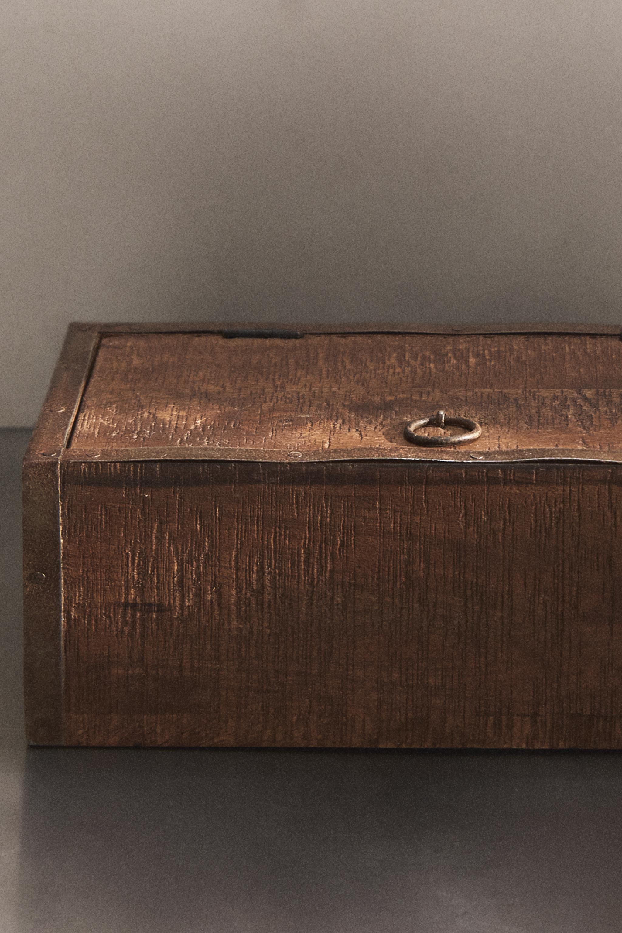 AGED WOODEN BOX