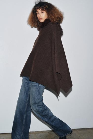 KNITTED CAPE WITH SHEEPSKIN - Brown by Zara