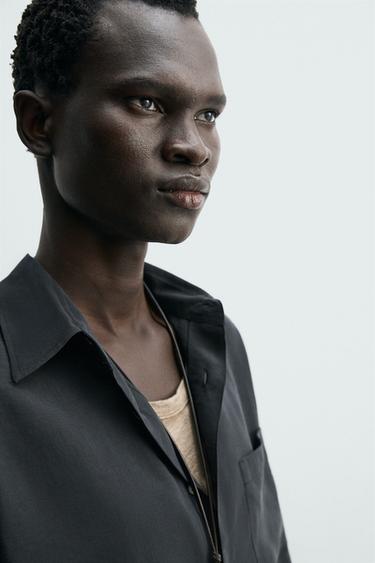 قميص منسدل بقصة مريحة - أسود الخاص بـ Zara