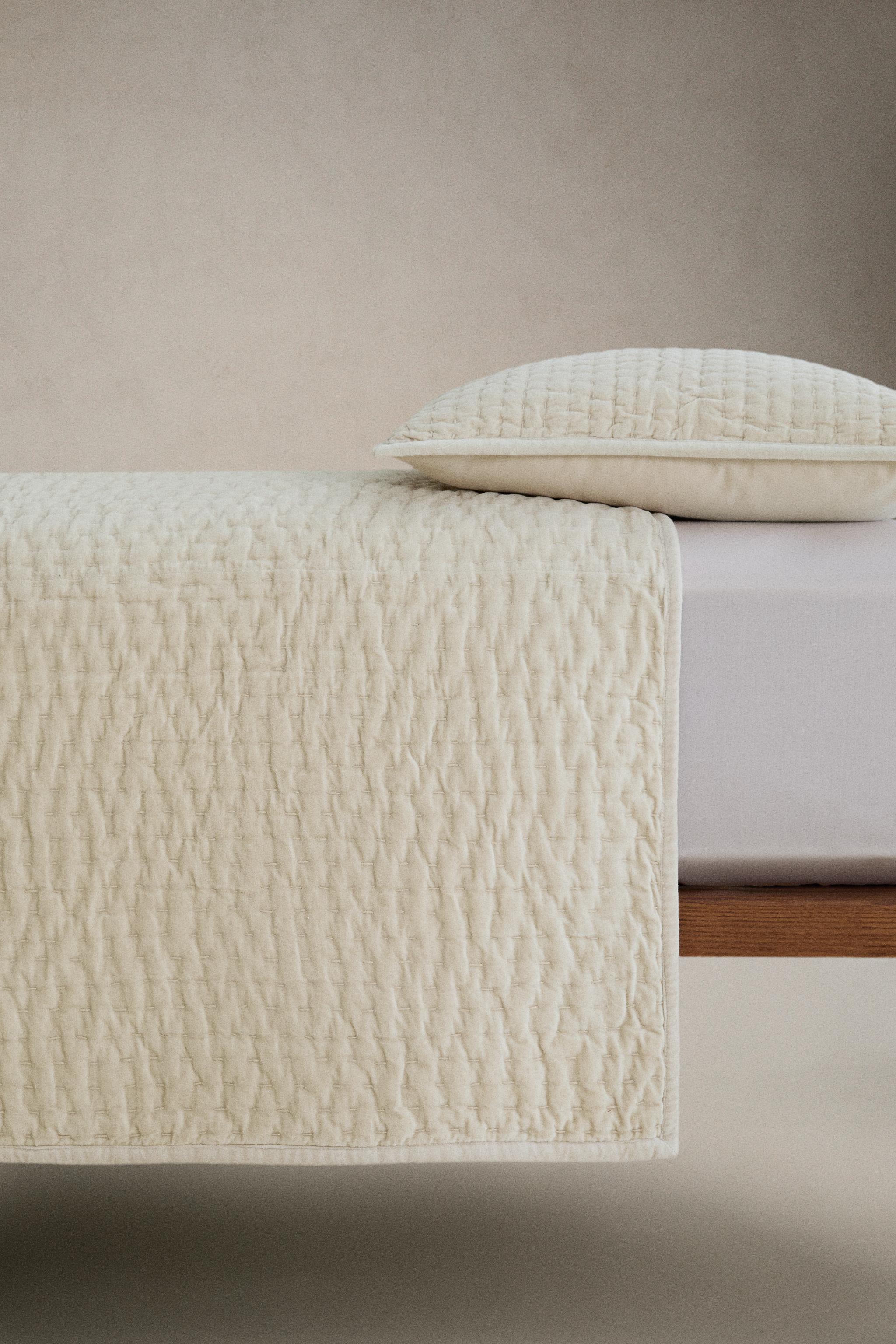 FADED VELVET QUILT