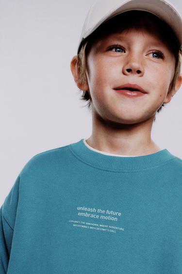 PLAIN SWEATSHIRT WITH EMBOSSED SLOGAN - Light blue by Zara
