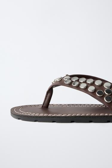 SANDALES À CLOUS - Marron de Zara - Image 5