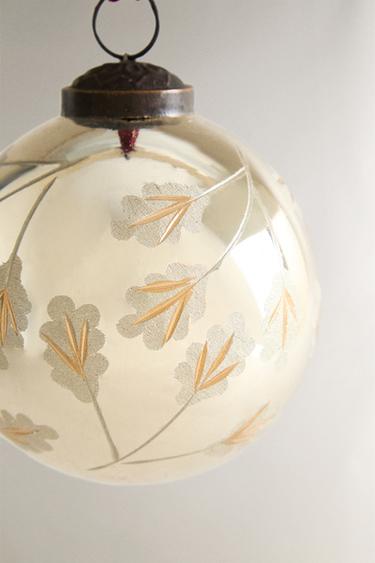 GOLD BAUBLE CHRISTMAS TREE DECORATION WITH LEAVES - Golden by Zara - Image 3