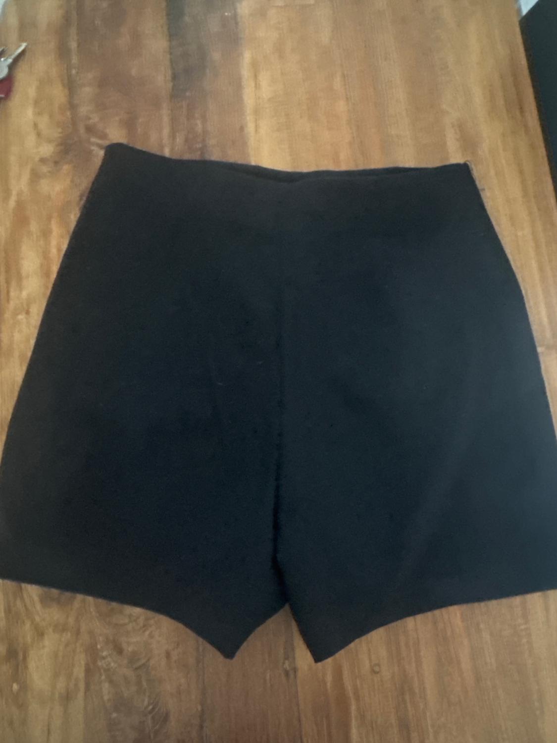 BERMUDA SHORTS WITH GOLDEN BUTTONS - Image 2