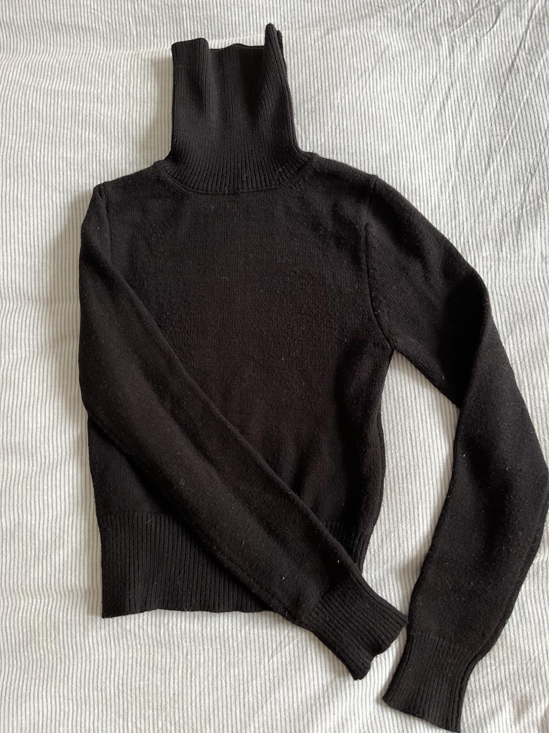 HIGH NECK KNIT SWEATER