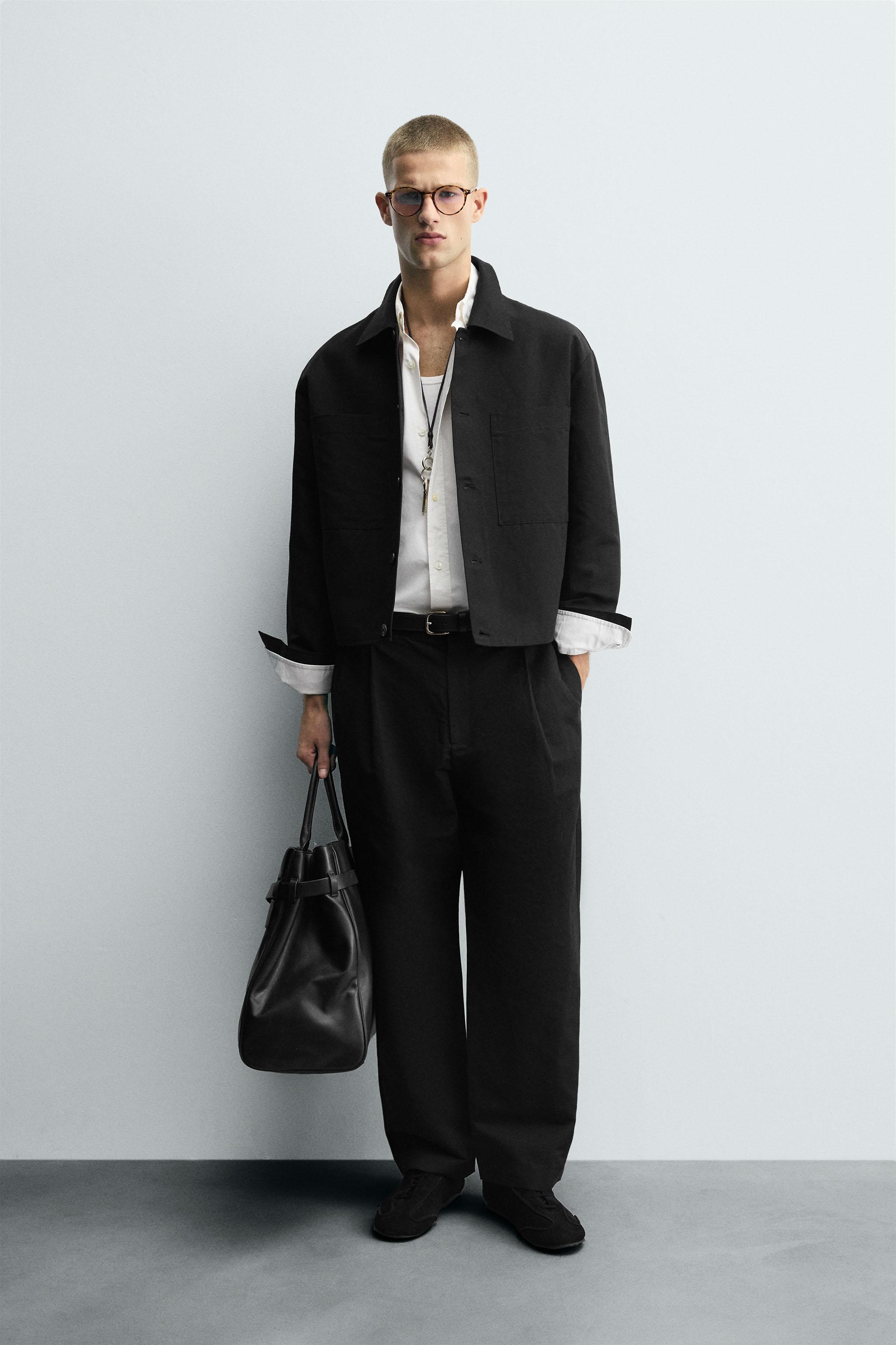 新品未使用　春夏向きZARAセットアップ　細身　COOL素材　ブラック　Ｍ相当 ☆ドイツ発*ZARA*新作*VネックスリムTシャツ/BLACK☆ (ZARA/T