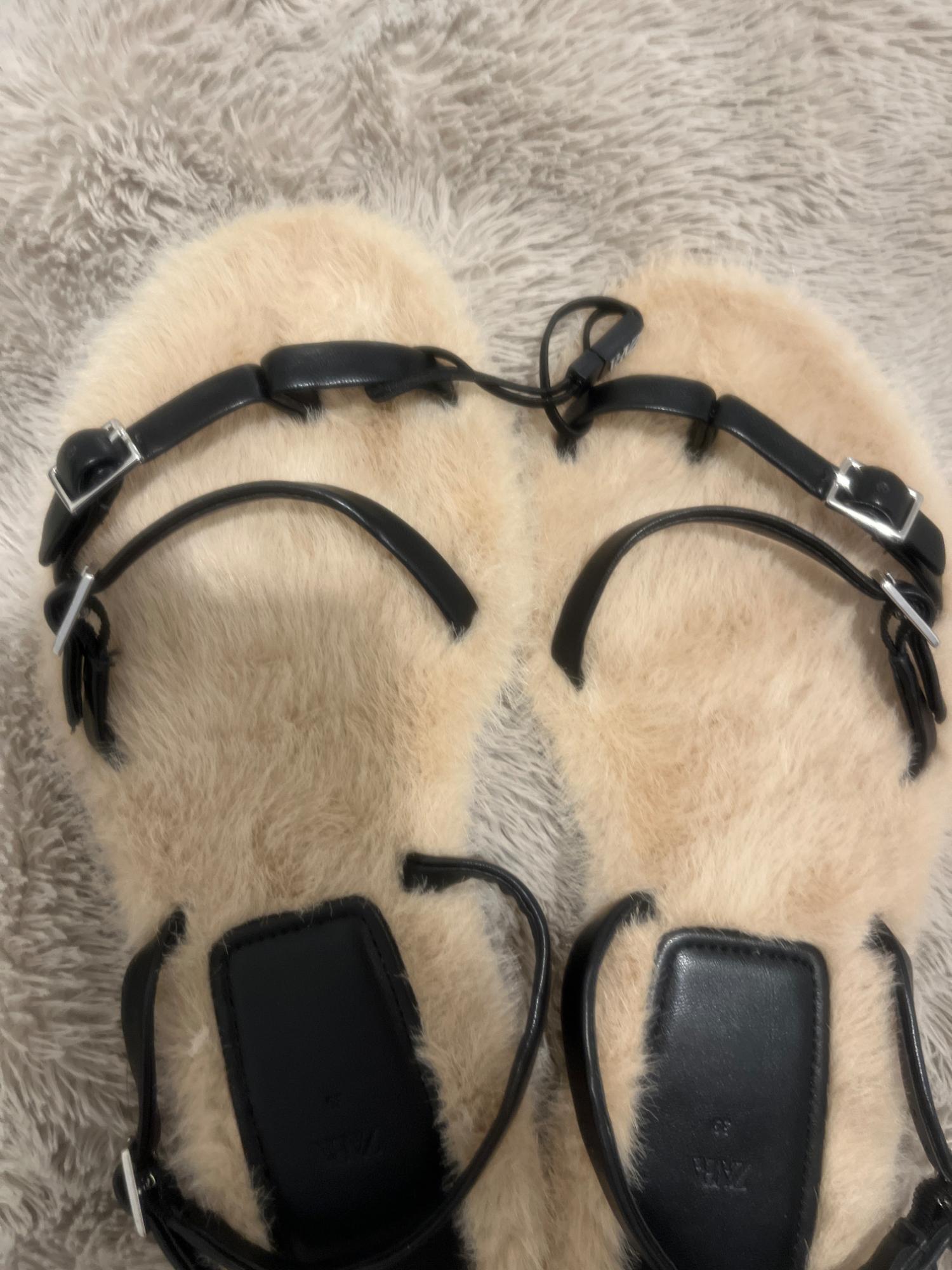 FLAT FURRY SANDALS