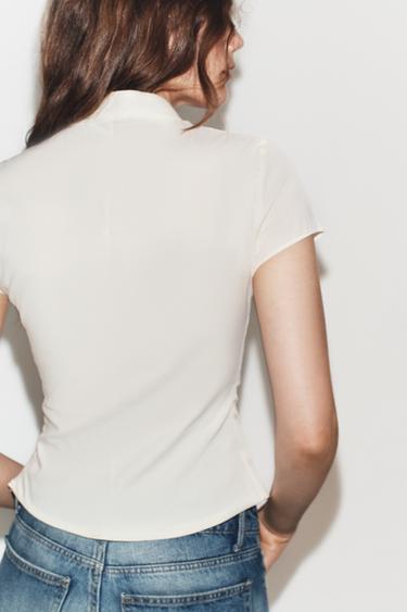 TOP COL MAO AVEC OUVERTURE - Blanc cassé de Zara - Image 2