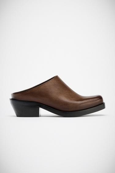 Zara DISTRESSED LEATHER CLOGS - Dark tan