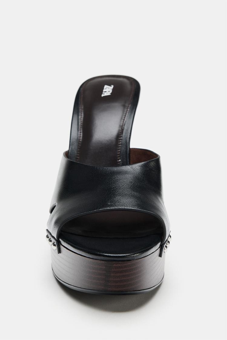 SANDALIAS DE TACÓN CON TACHAS 5