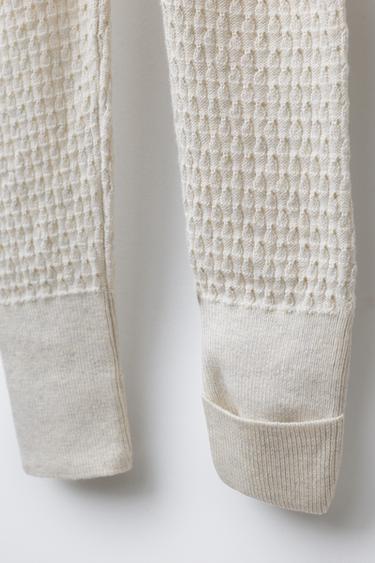 COMBINAISON EN MAILLE AVEC TEXTURE PIED CONVERTIBLE COTON, SOIE ET CACHEMIRE - Écru moyen de Zara - Image 5