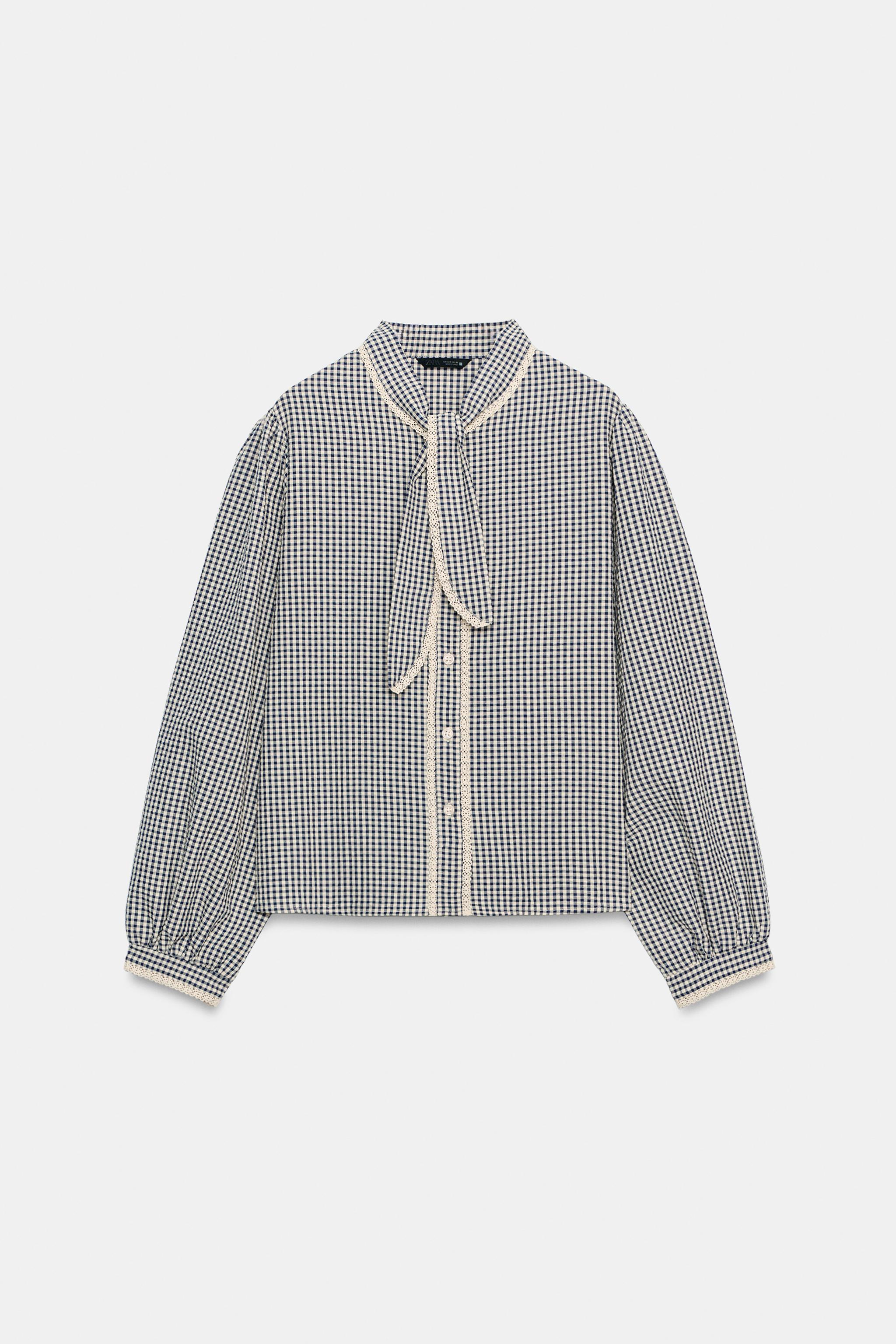 BLOUSE À CARREAUX, NŒUD ET DENTELLE