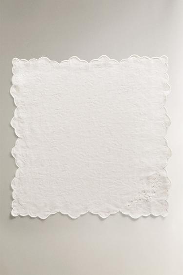 PACK OF FLORAL EMBROIDERED LINEN NAPKINS (PACK OF 2) - White by Zara - Image 1