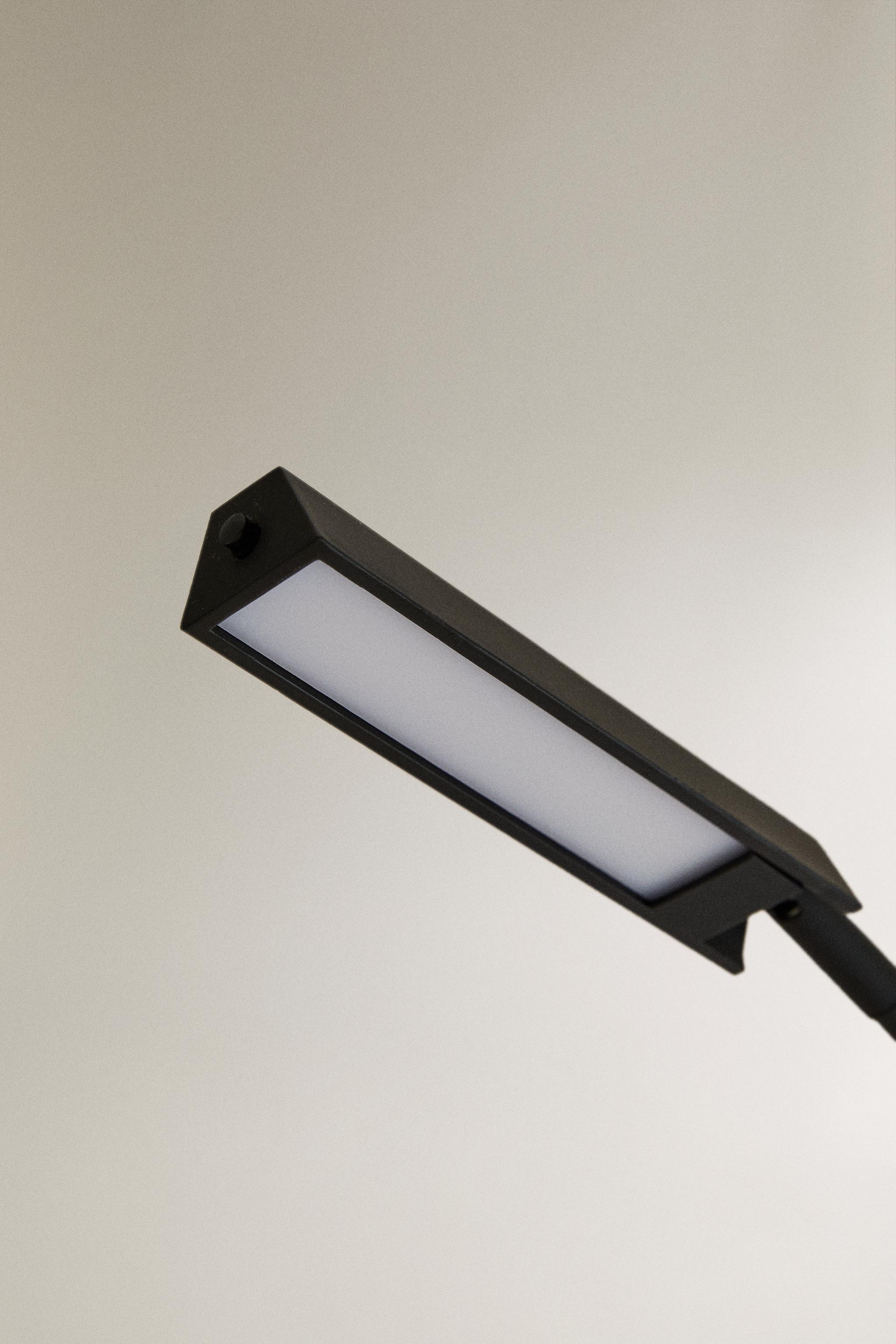 Zara METAL LED AYAKLI LAMBA görsel 3
