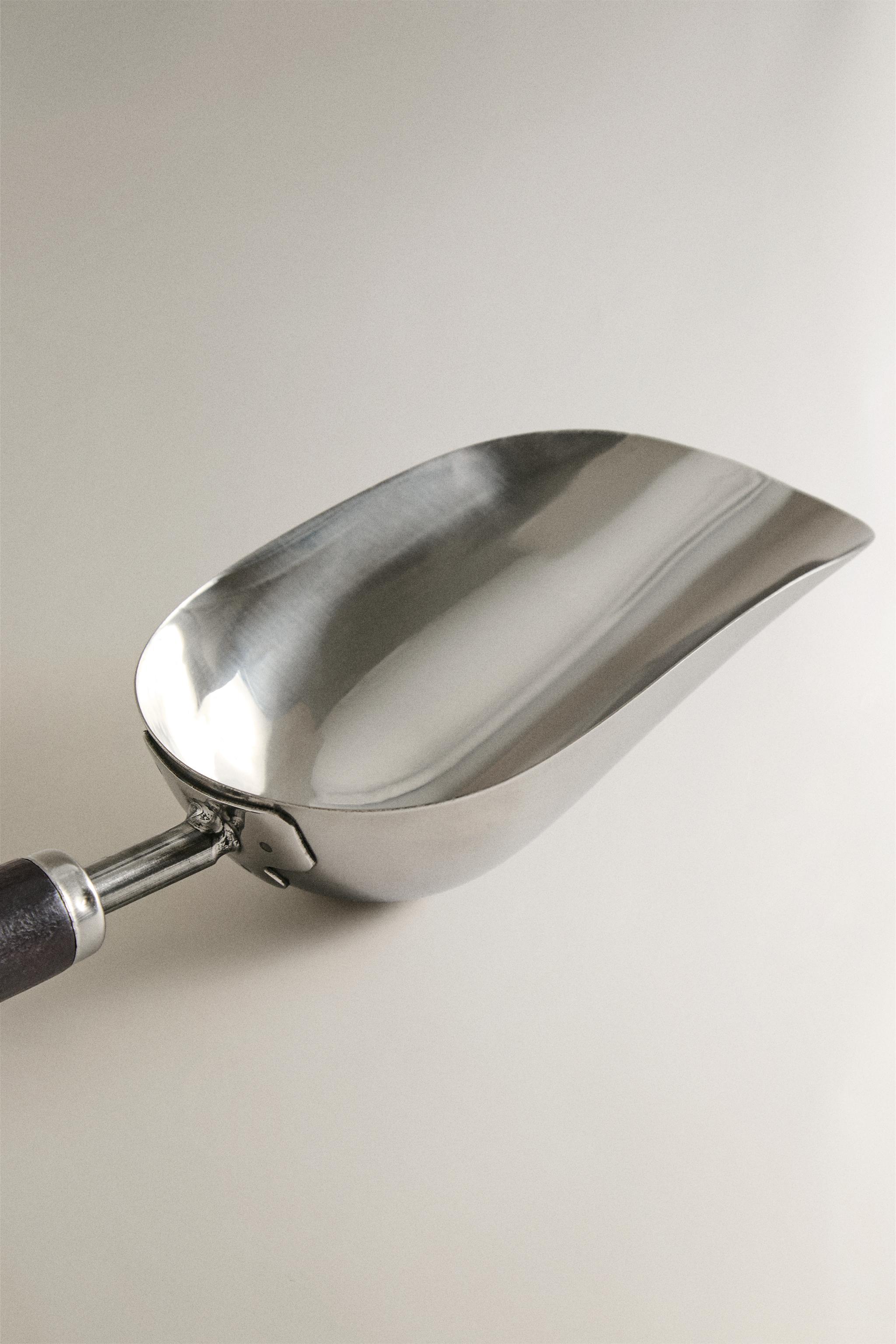 GARDEN LADLE