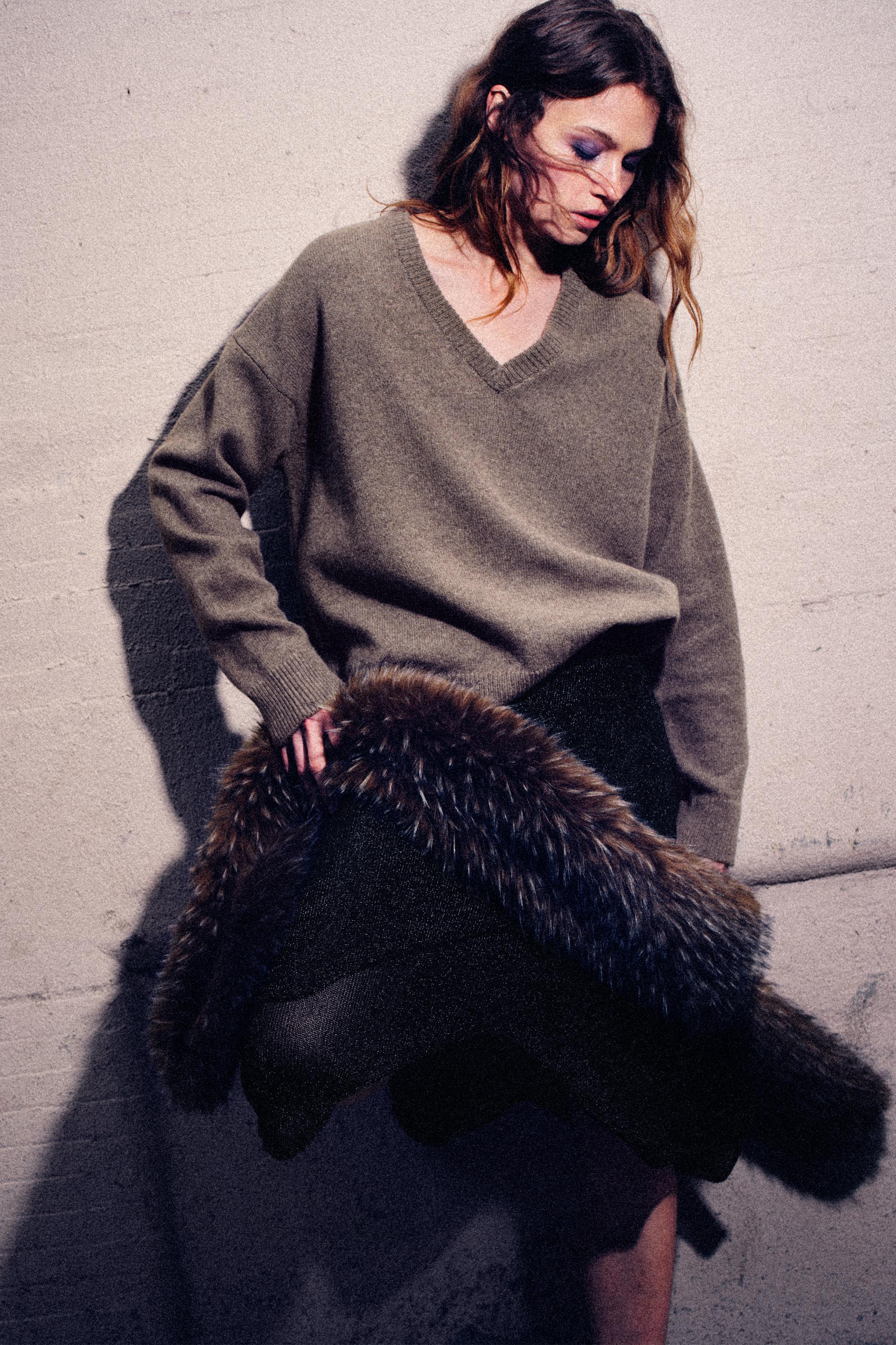 CASHMERE AND WOOL V-NECK JUMPER - Brown / Taupe | ZARA United States