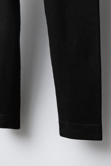 LEGGING CÔTELÉ AVEC INSCRIPTION EN RELIEF - Noir de Zara - Image 3