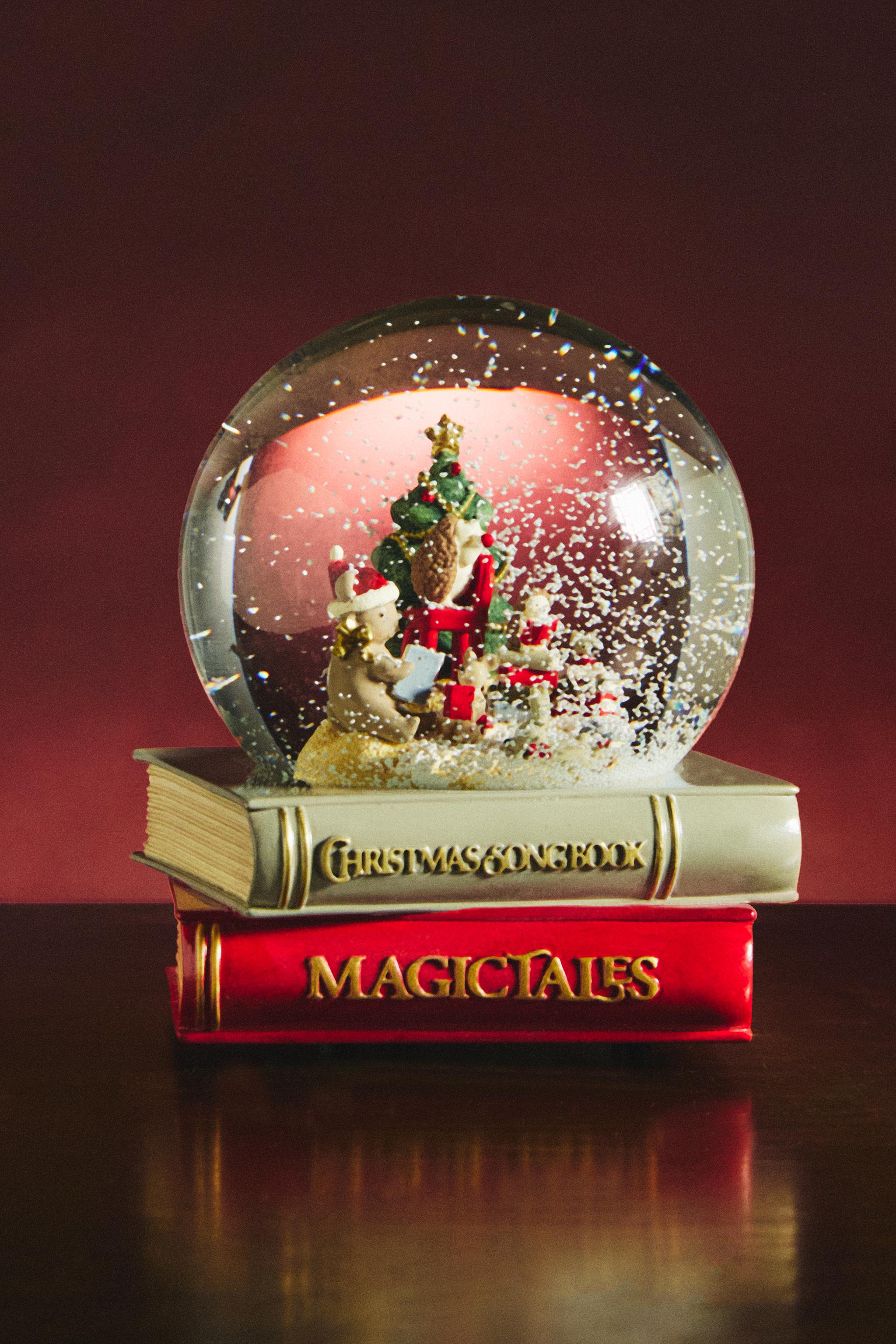 CHRISTMAS MUSICAL BOOK SNOW GLOBE