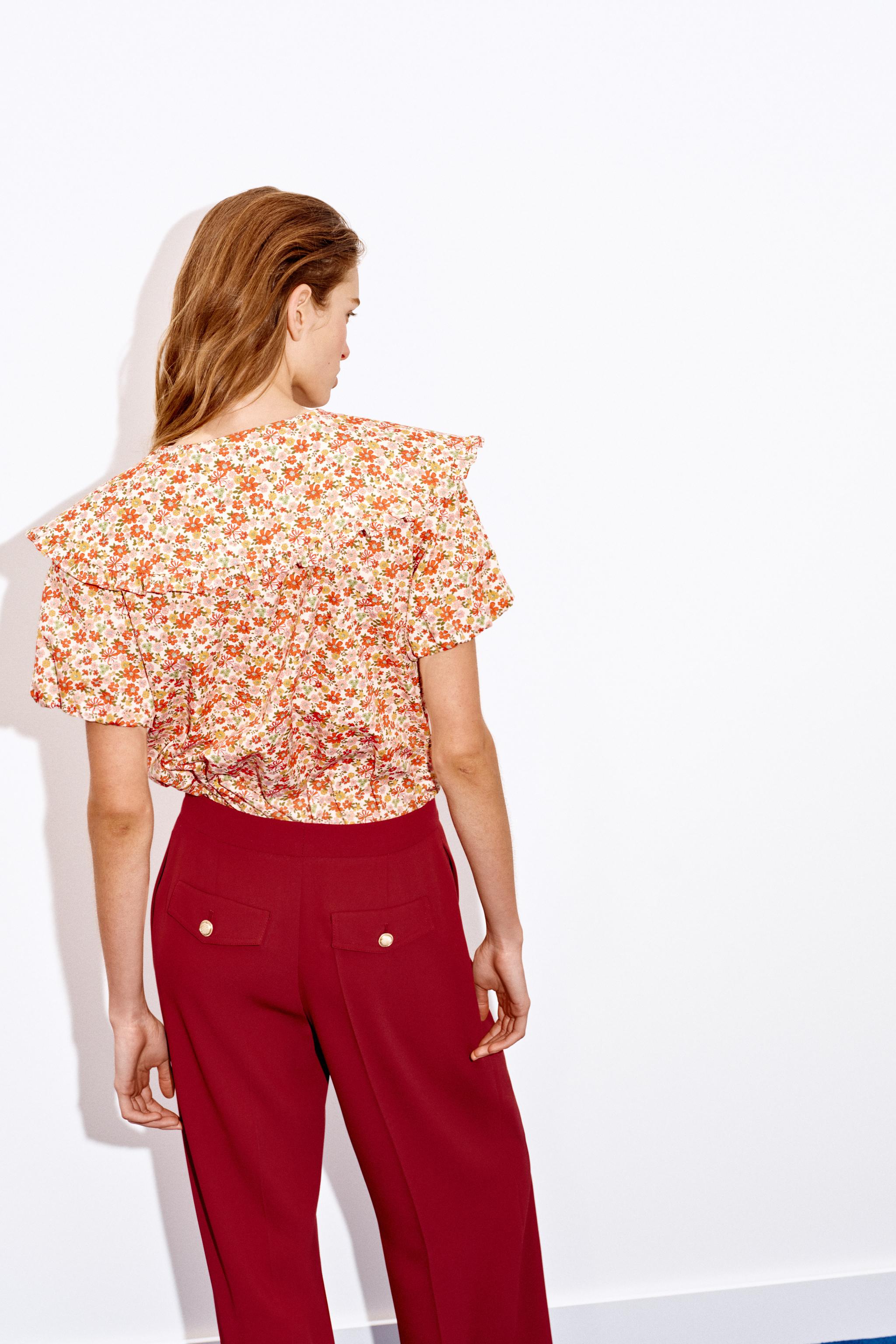 CHEMISE À IMPRIMÉ FLEURI ET COL CLAUDINE