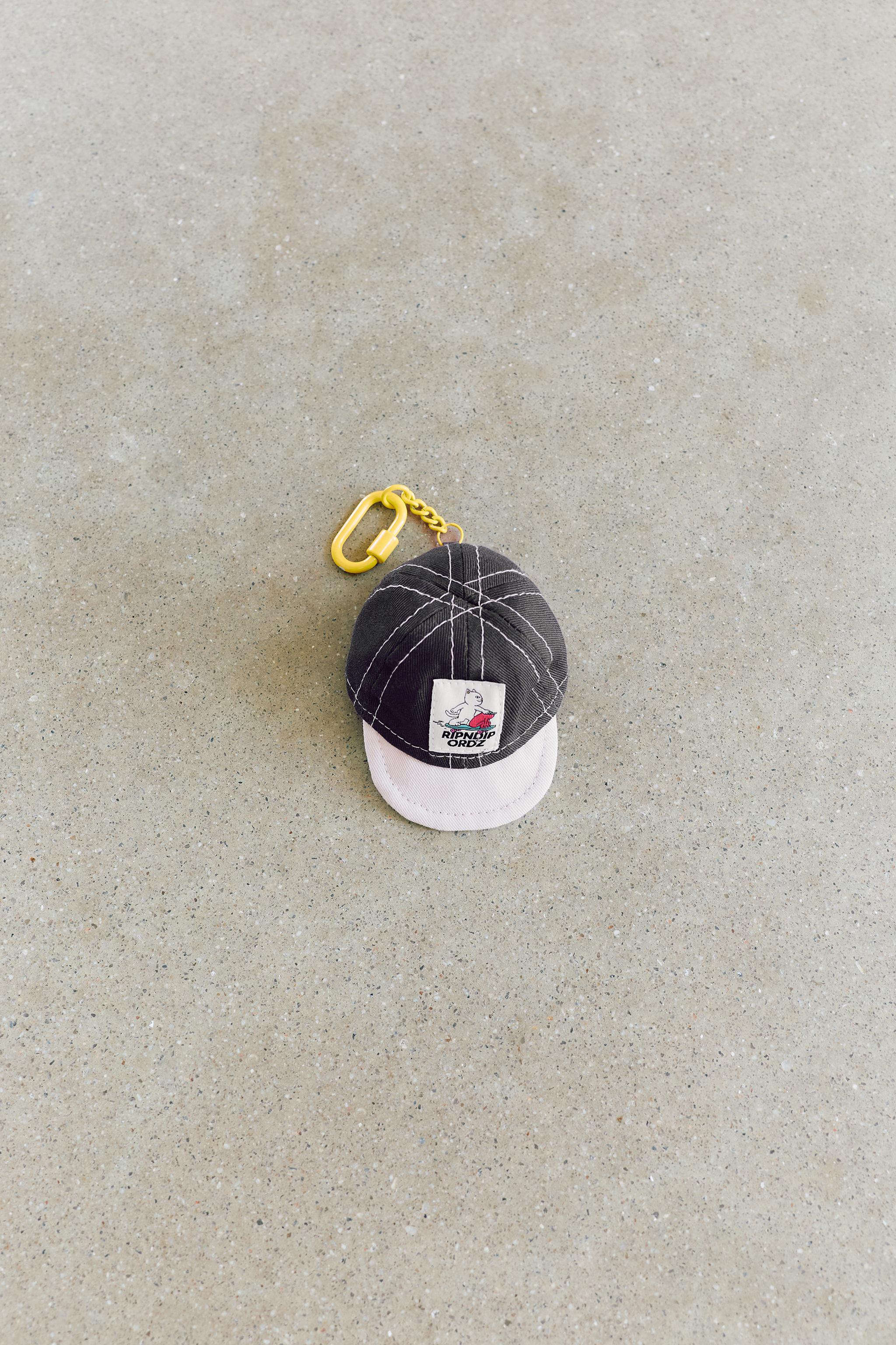 RIPNDIP © X ZARA KIDS CAP KEYCHAIN — Anthracite grey