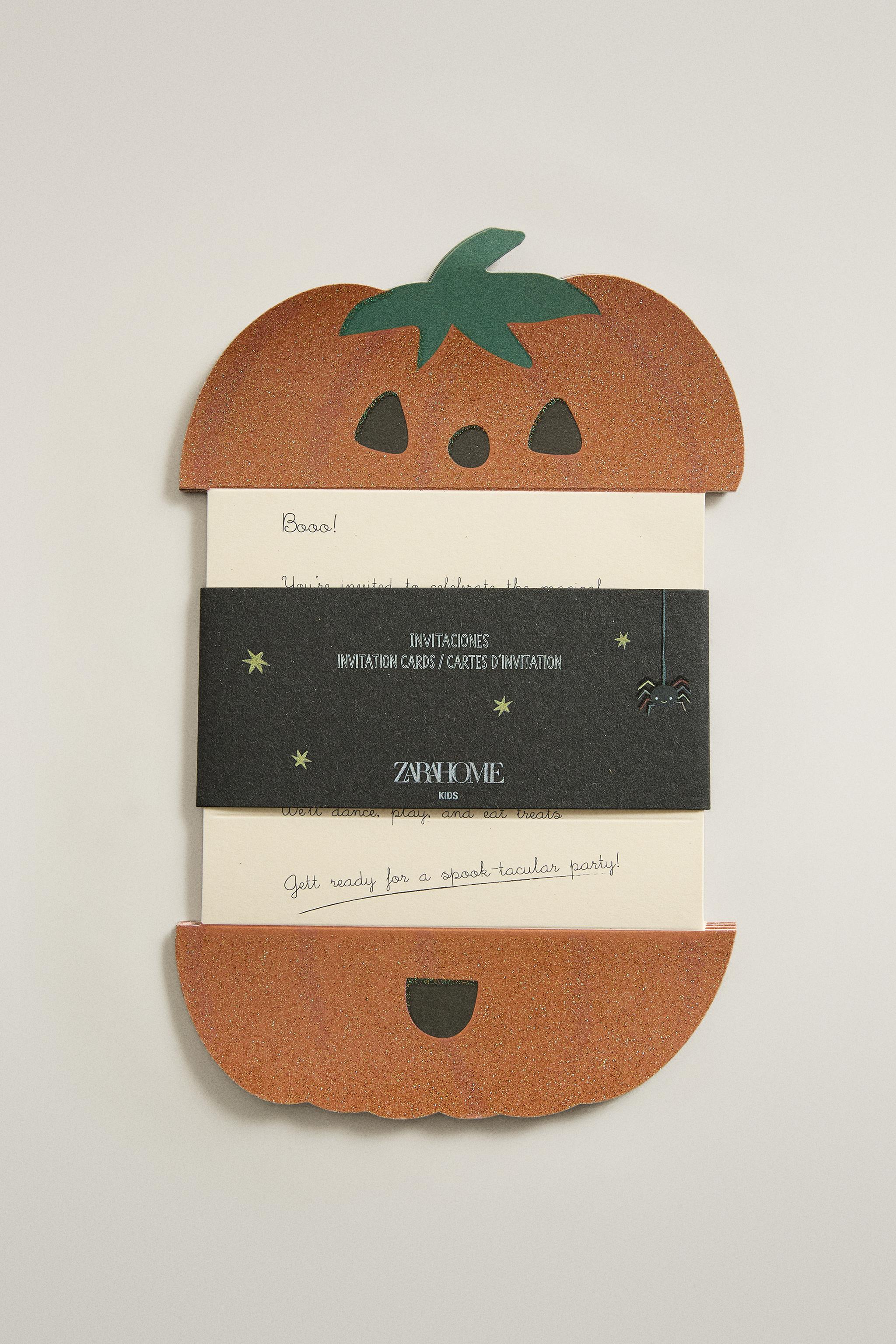 PACK OF KIDS HALLOWEEN PAPER INVITATIONS (PACK OF 6)