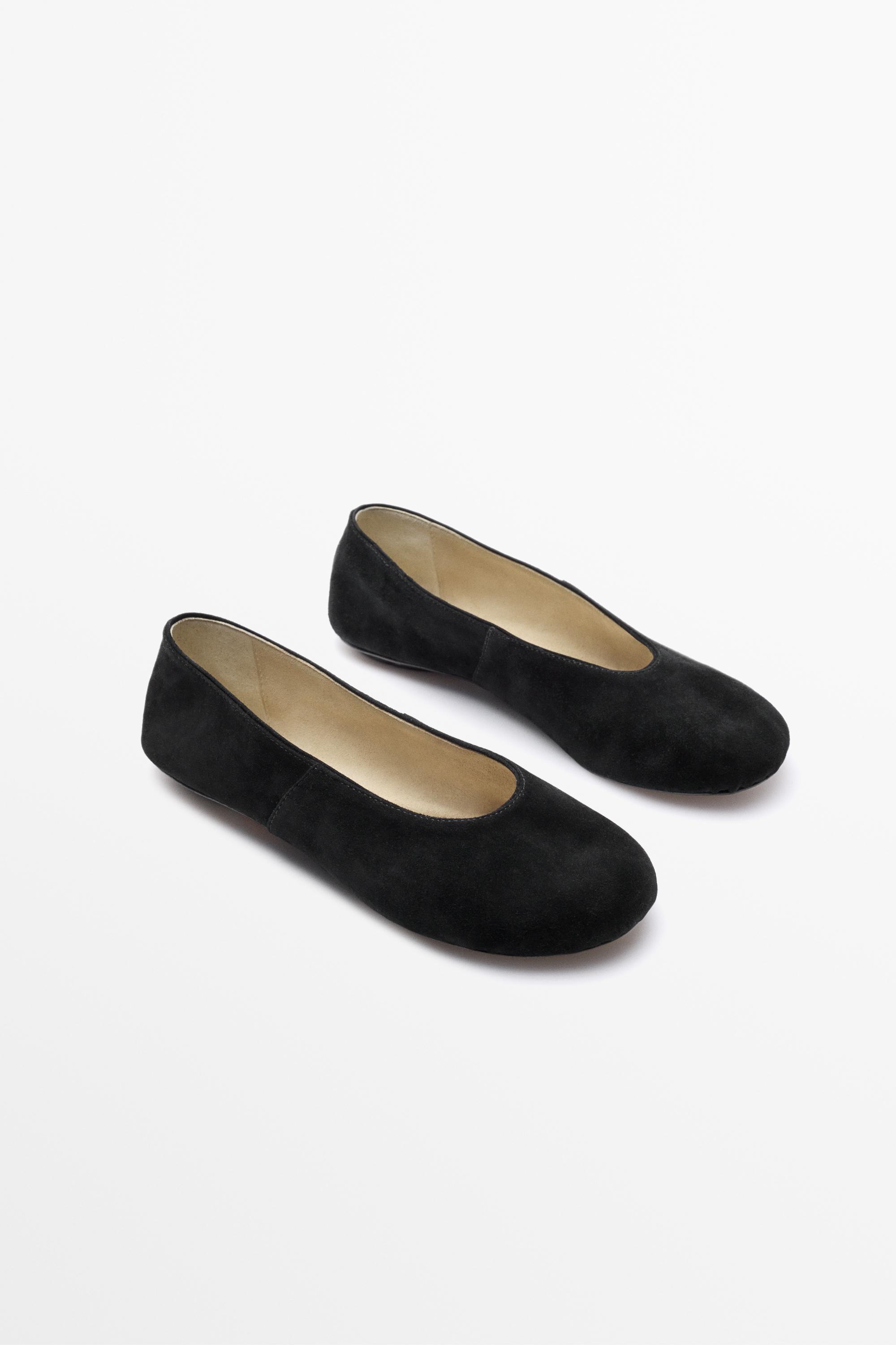Ballerine en cuir finition daim souple