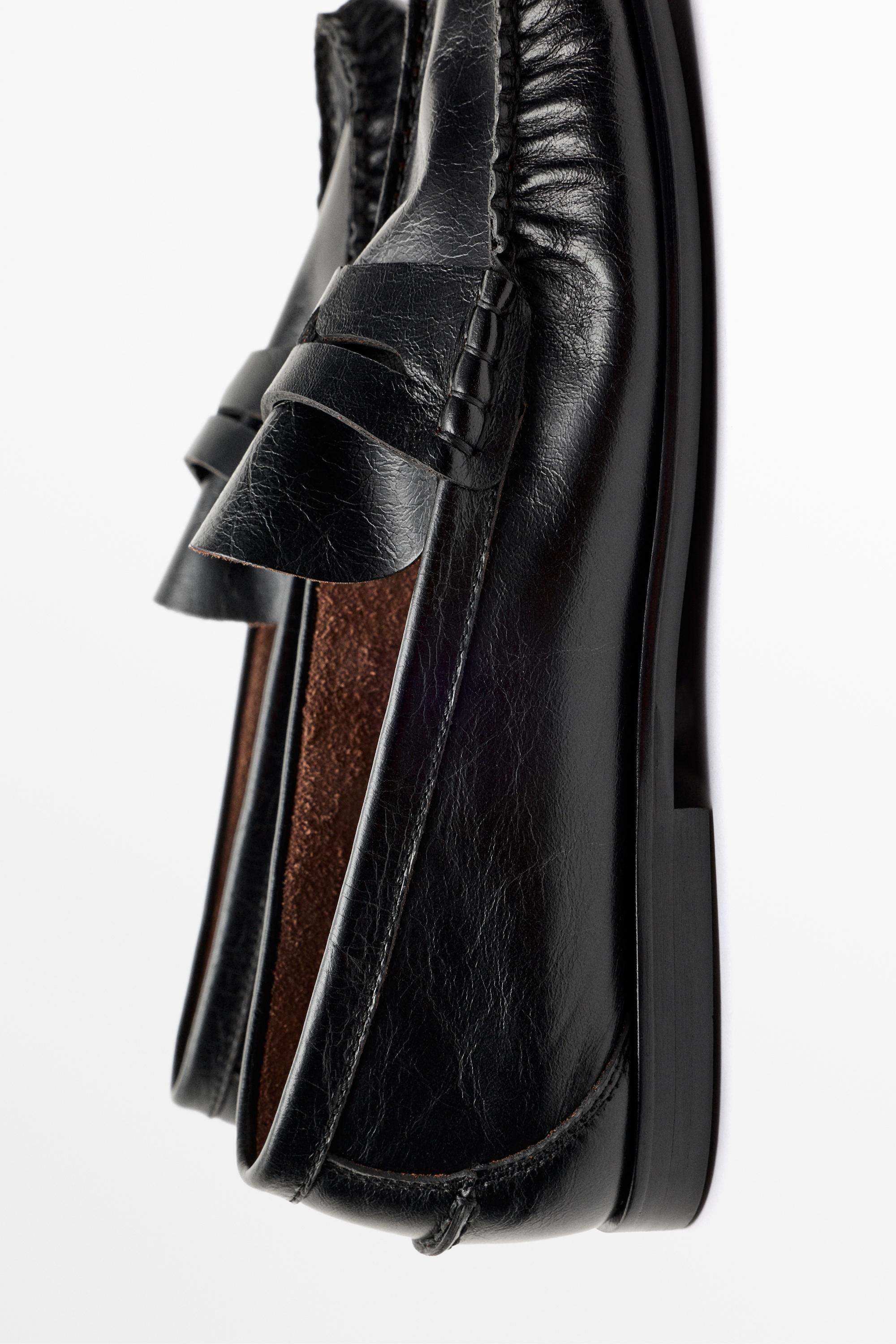Soft leather shirred loafer